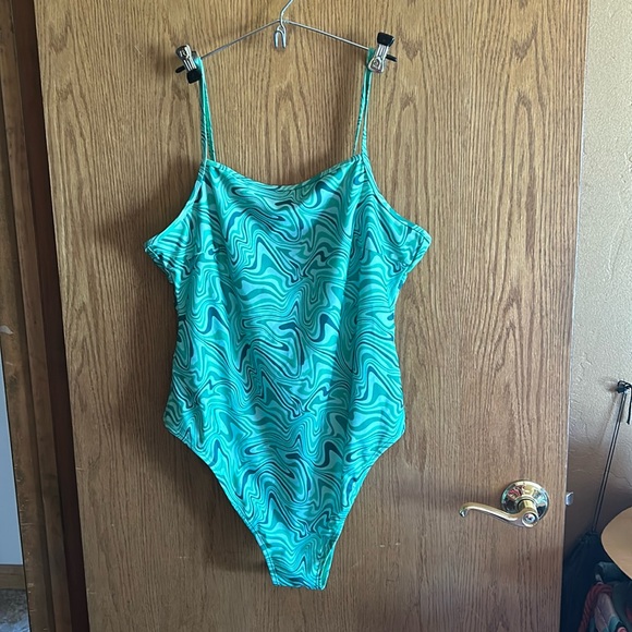 BRAVE SOUL SQUARE NECK SWIMSUIT W/ ADJUSTABLE STRAPS IN GREEN SWIRL PRINT NWT - Picture 4 of 6